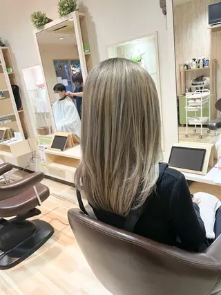 セミロング カラー 🌈派手髪ハイトーン 🌈鈴木亮太🌈のヘアスタイル