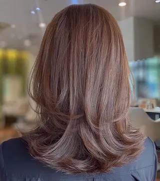 セミロング カラー 細川 明子のヘアスタイル