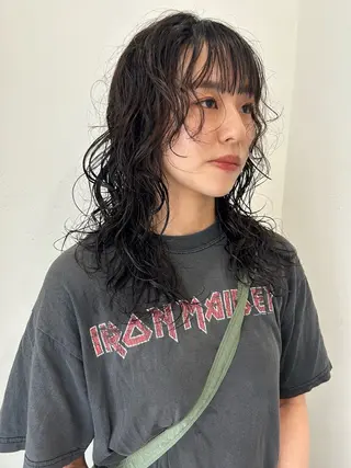 セミロング パーマ Loom.所属・村上雅人 ナチュラルモードのヘアスタイル