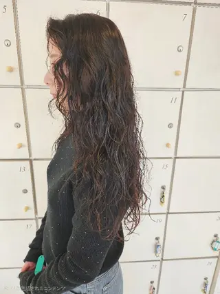 ロング 岡田 奈々のヘアスタイル