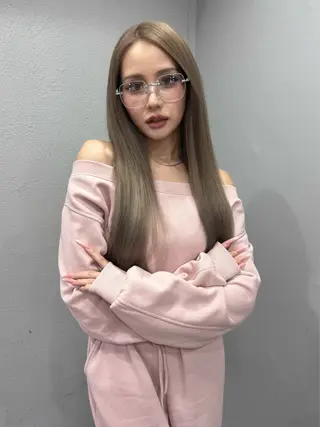 ロング 顔周り/透明感カラー REINA𓍯のヘアスタイル