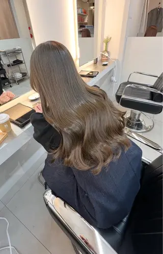 カラー 山尾 涼華のヘアスタイル