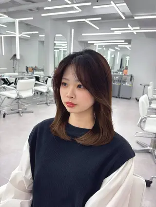ミディアム 韓国ヘア/レイヤー/ 顔まわり足立遥奈のヘアスタイル