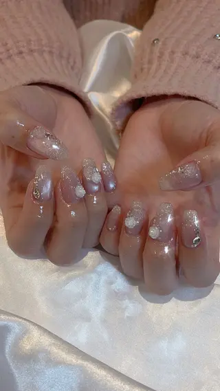 ネイル 𝘙𝘪𝘰𝘯𝘢 ...🕯🤍のネイルデザイン