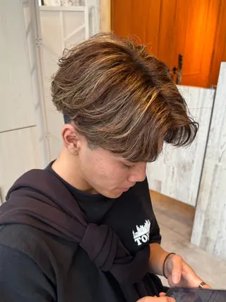 カラー 山本 玲桜のヘアスタイル