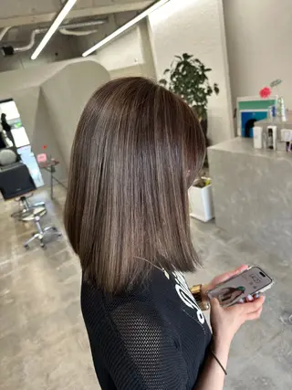 ミディアム miloc MOMOKAのヘアスタイル