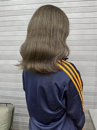 ミディアム 松本/艶カラー/ ブリーチ/村岡 彩優のヘアスタイル