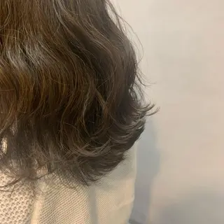 セミロング カラー ウスイ ハルカのヘアスタイル