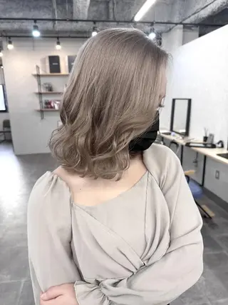 ミディアム カラー ヘアアレンジ ハイトーン カラーのヘアスタイル