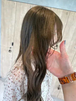 ロング カラー 山口 優美のヘアスタイル