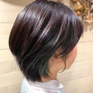 ショート カラー クワハラ イオリのヘアスタイル