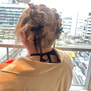 ミディアム ヘアアレンジ レイヤーカット/ ハイトーンchimiのヘアスタイル