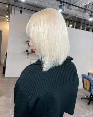 ミディアム ハイトーン特化/ モエ🍑のヘアスタイル