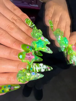 ネイル PINS16✴︎ 原宿ネイリストumiのネイルデザイン