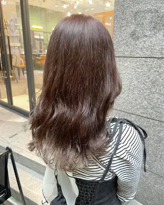 ロング カラー ノイシキ サキのヘアスタイル