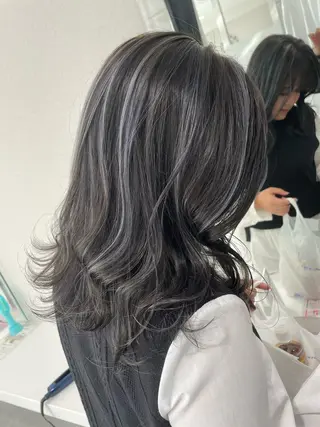 ミディアム カラー Amour なぐらのヘアスタイル