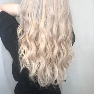 ロング カラー パーマ ヘアアレンジ 八巻 晴香のヘアスタイル