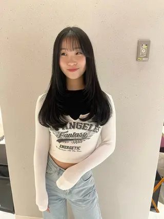 ロング ブリーチなしカラー /ベージュカラーのヘアスタイル