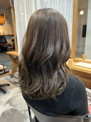 ロング 松谷 圭のヘアスタイル