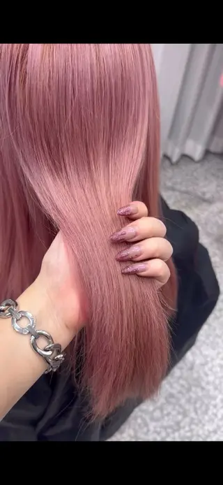 ロング カラー 𝑴𝑶𝑲𝑨渋谷 トレンド韓国ヘア🩷のヘアスタイル