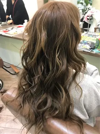 ロング カラー 鶴見 和美のヘアスタイル