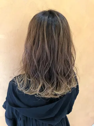 セミロング カラー 西 めぐみのヘアスタイル