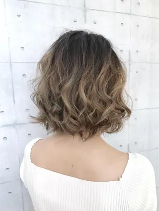 ショート カラー 高木 麻知子のヘアスタイル