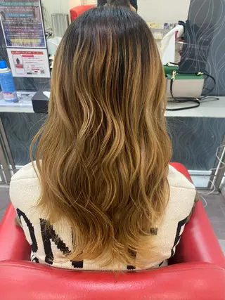 セミロング hair make huit8所属・ハイライト&ブリーチ 💇🏼‍♀MAHOのヘアスタイル