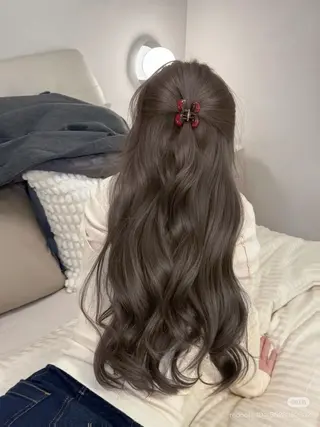 ロング カラー 透明感カラー グレージュ/あいのヘアスタイル