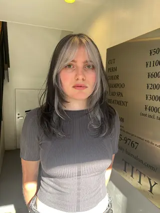 セミロング カラー hen所属・心斎橋/レイヤー/ ブリーチ/モエのヘアスタイル