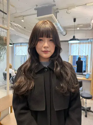 ロング カラー ミルクティー× グレージュMOMOのヘアスタイル