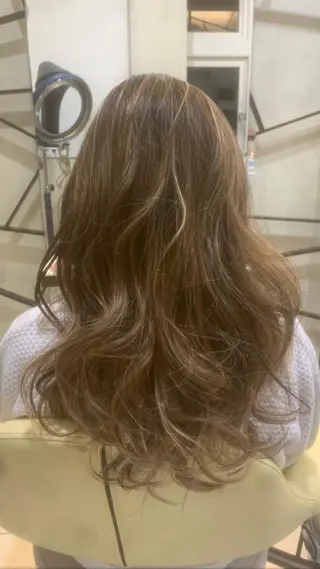 カラー 髙橋 歩のヘアスタイル
