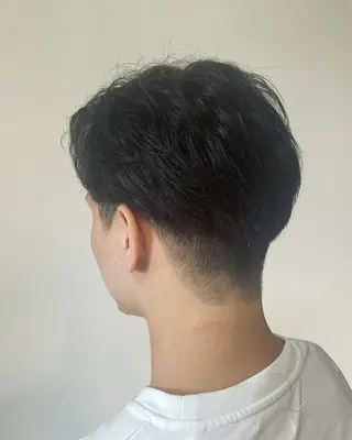 ショート パーマ メンズ ナチュラルカラー リタッチ　あんりのヘアスタイル