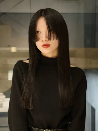 ロング カラー NERO 眞下秋歩のヘアスタイル