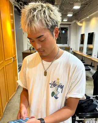 ショート カラー メンズ グランジヘア 無造作ヘアHYUGAのヘアスタイル