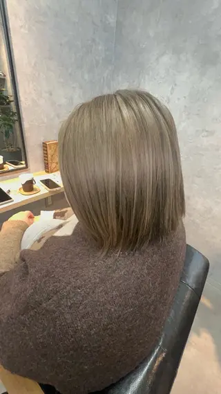 ミディアム motoトップカラー リスト/ブリーチカラのヘアスタイル