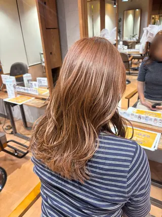 セミロング カヤノ/ストレート /艶カラーの眉毛・アイブロウイメージ