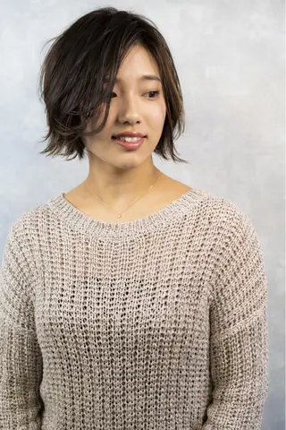 ショート 色白に見える暗髪 梅田・増田のヘアスタイル