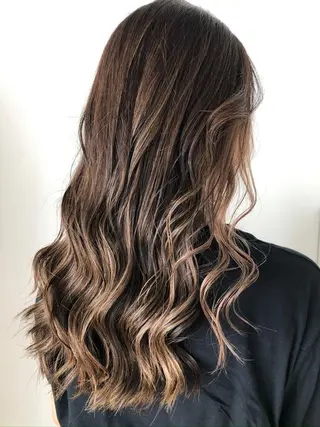 ロング ブリーチ毛矯正.髪質 改善.髪にドラマをのヘアスタイル