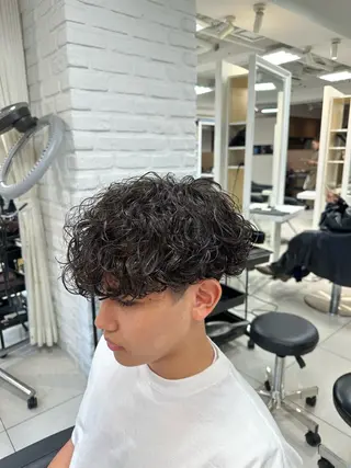 ショート パーマ メンズ フェザーパーマ職人 🪶ryosukeのヘアスタイル