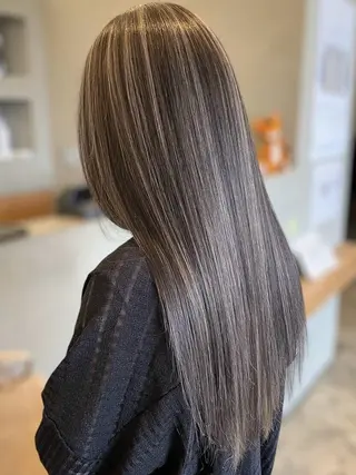 ロング カラー ⋆*ブリーチカラ ー/愛佳.⋆𝜗𝜚のヘアスタイル