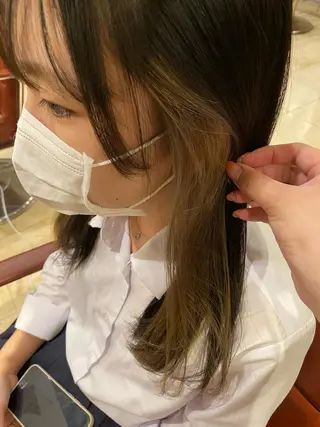 セミロング カラー 安澤 彩奈のヘアスタイル