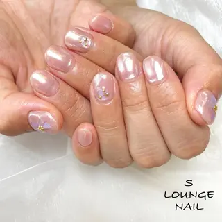 ネイル S LOUNGE NAIL所属・パーツたくさん🍓 SUMIのネイルデザイン