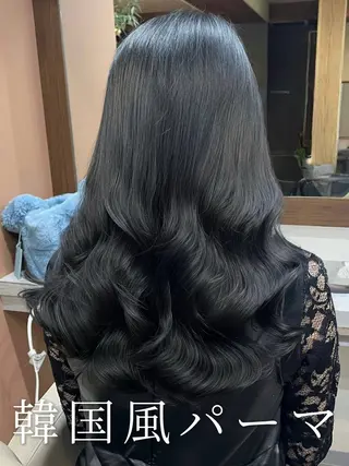 ロング 波巻きウェーブ 韓国風パーマ 纐纈のヘアスタイル