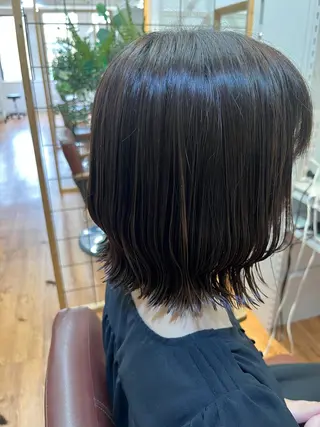 ミディアム 腰越 麻奈のヘアスタイル
