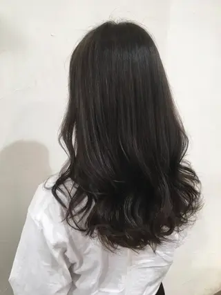 ロング カラー 乳井 悠香のヘアスタイル