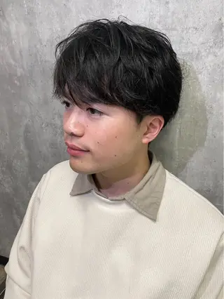 ミディアム メンズ ヒロ銀座バーバーショップ東京駅丸の内店所属・對馬 虎太郎のヘアスタイル