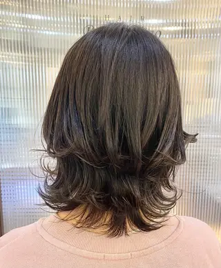 ミディアム 鈴木 千恵子のヘアスタイル