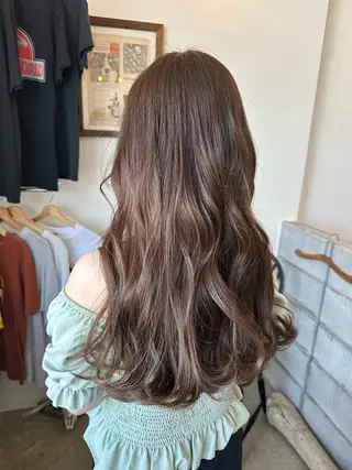 ロング カラー GENE CUTCLUB所属・岩村 夏姫のヘアスタイル