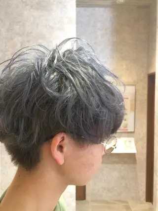 カラー Kobayashi ハイライト/ショートのヘアスタイル